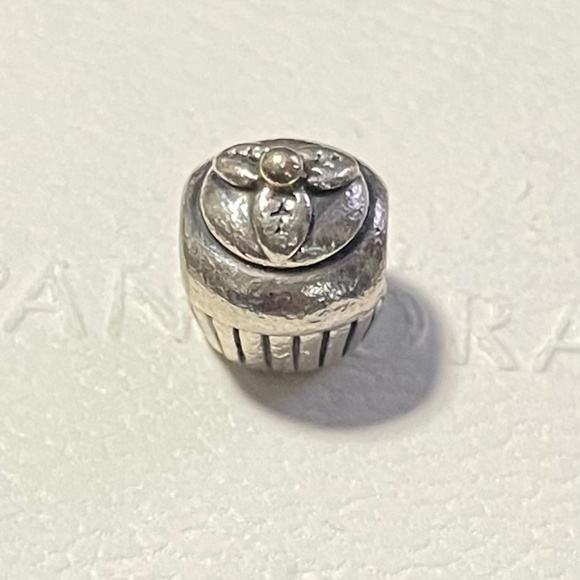 Pandora Cupcake Charm Retired 14K Gold charm - Picture 3 of 3